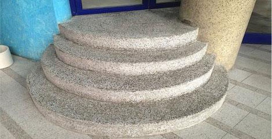 Čištění a renovace teraco schodů