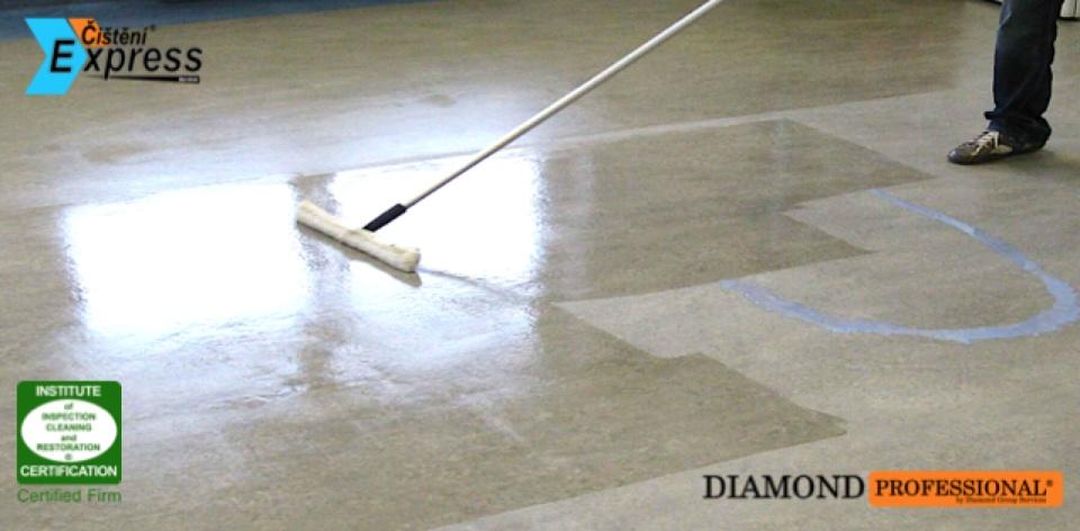 Čištění lina a PVC podlah